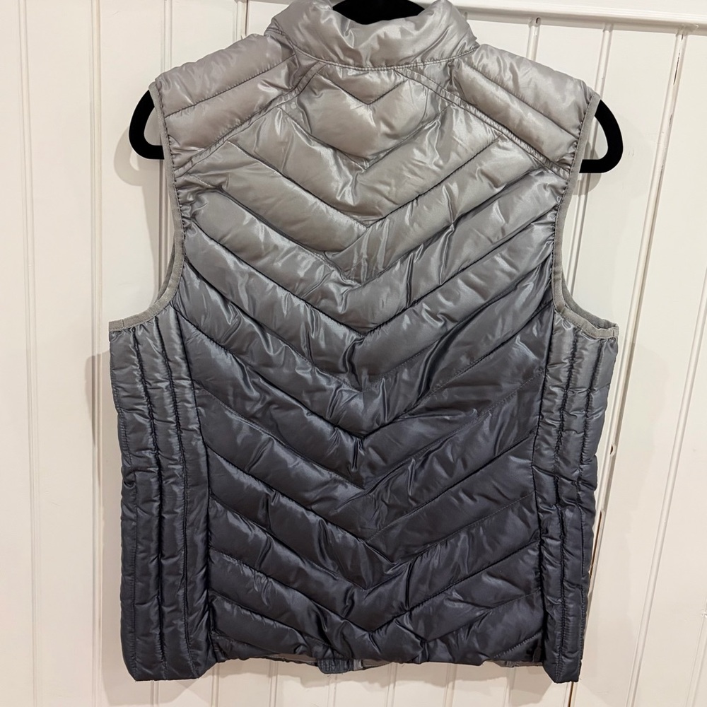 GAP Silver Hombre Puffer Vest - Picture 4 of 6
